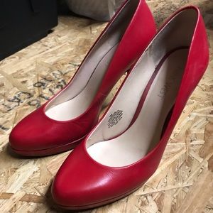 Nine West heals